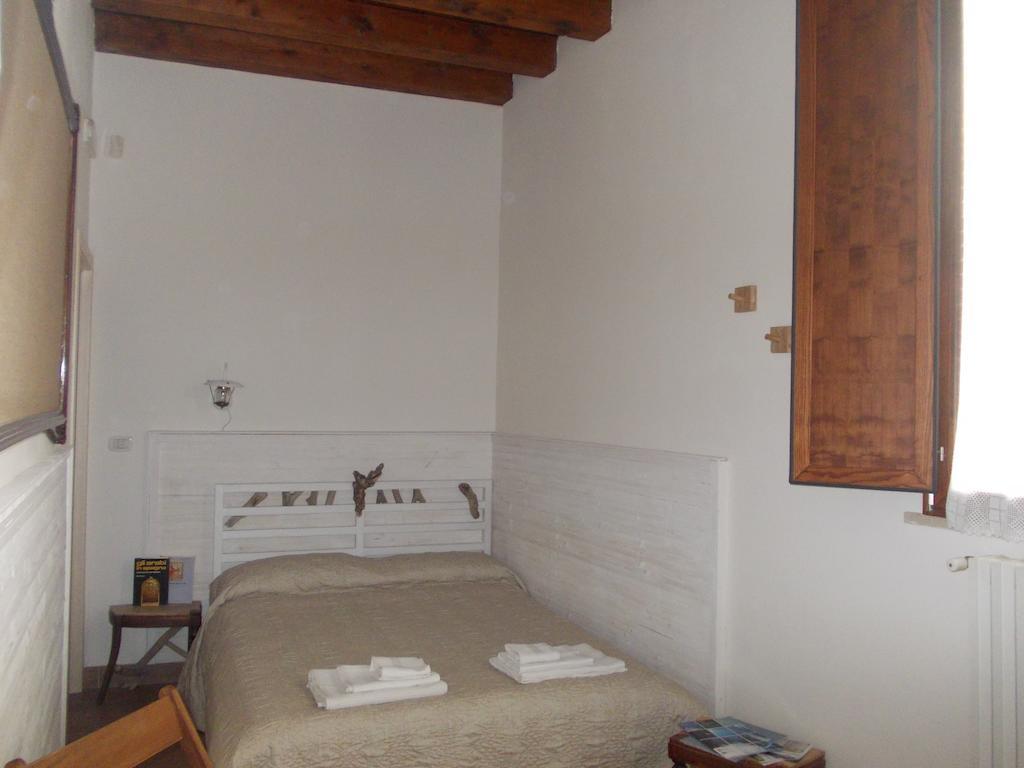 4 Camere A Трані Номер фото